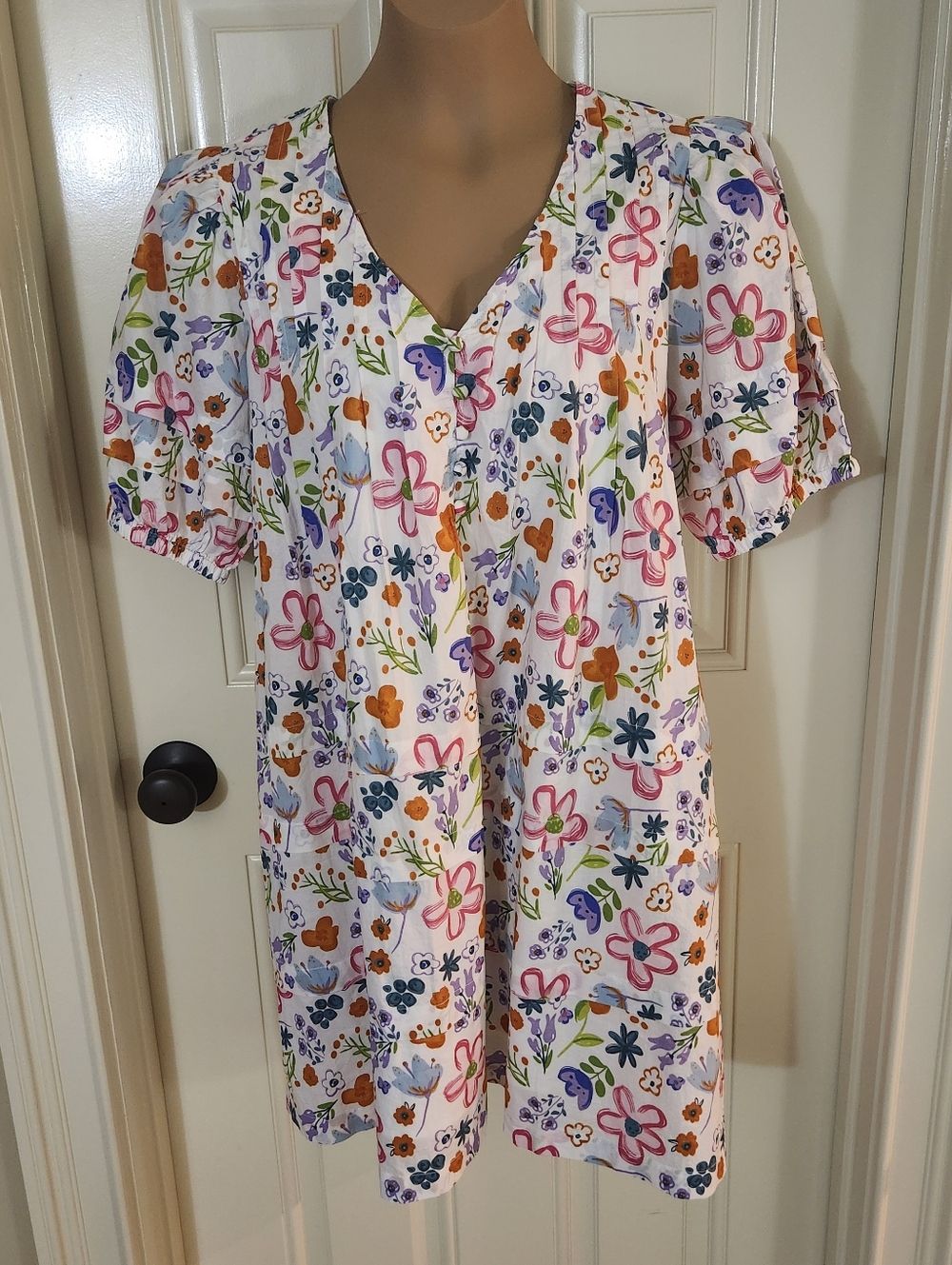 New Entro Floral Dress. Size MEDIUM.